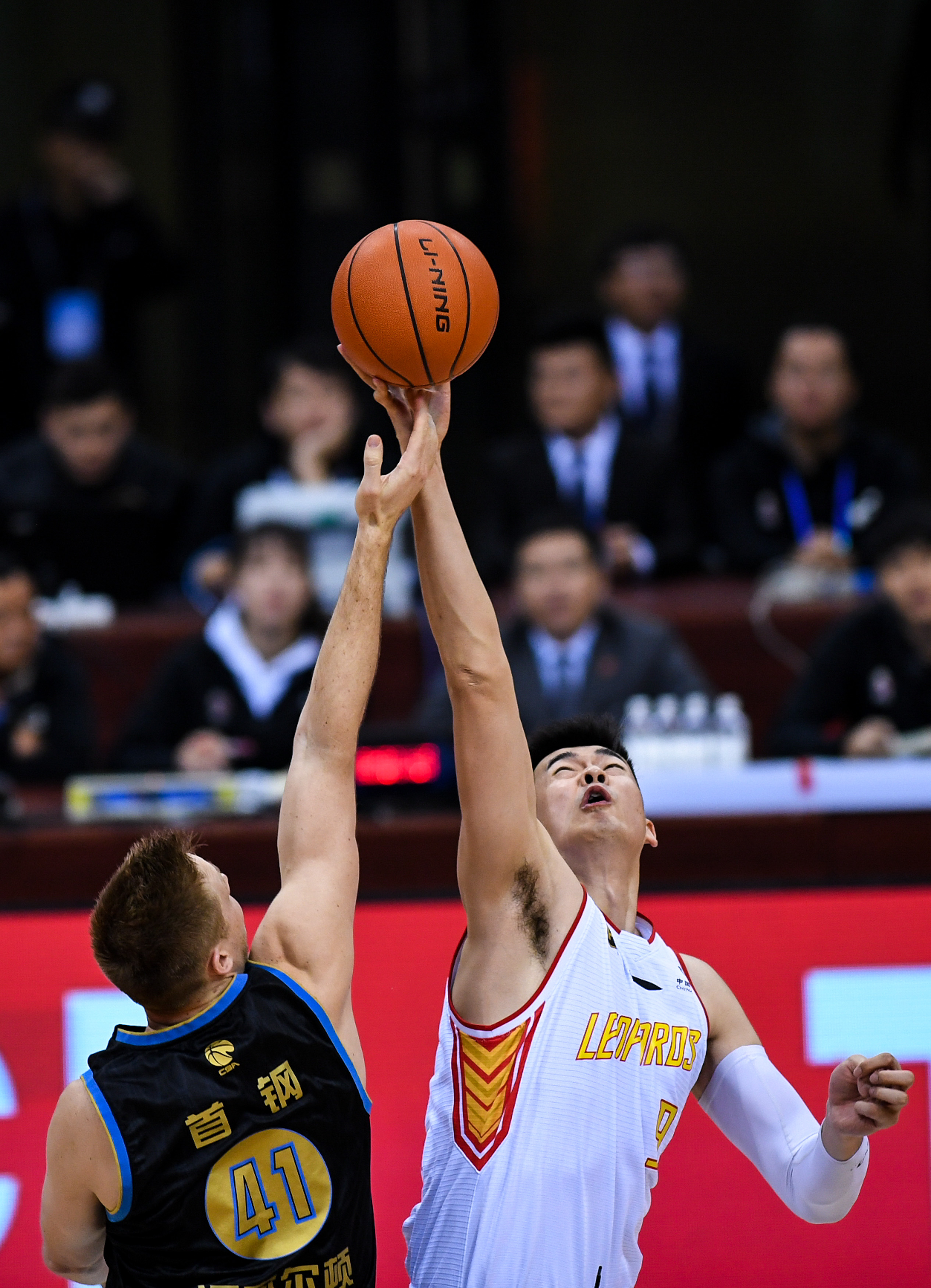 巴尔韦德：佩戴队长袖标的感觉很棒，感谢队友和教练组的支持（巴尔韦德：荣幸佩戴队长袖标，感谢队友与教练组的支持）