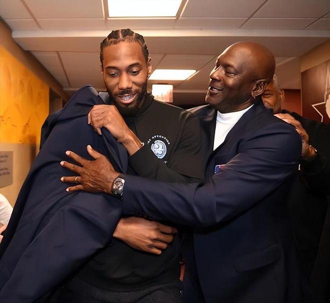 马丁内斯：C罗在葡萄牙不存在“特殊待遇”，每名球员都应被认真对待（马丁内斯：C罗在葡萄牙无“特权”，全队球员一视同仁）