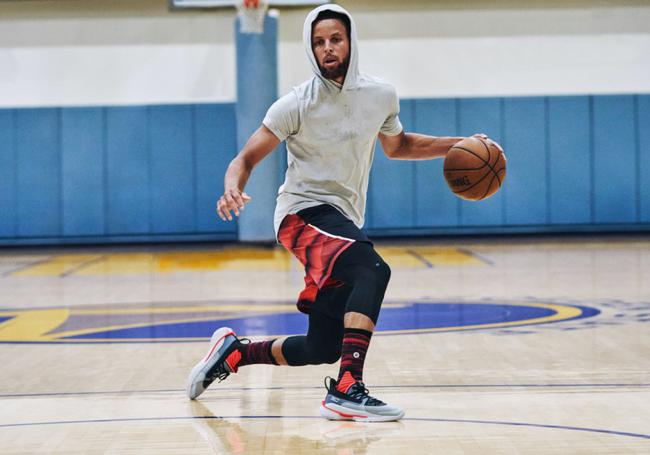 文班亚马在场时雷霆禁区13中4，下场后对手禁区效率超5成（文班亚马在场雷霆篮下13投仅4中，离场后对手禁区命中率超五成）