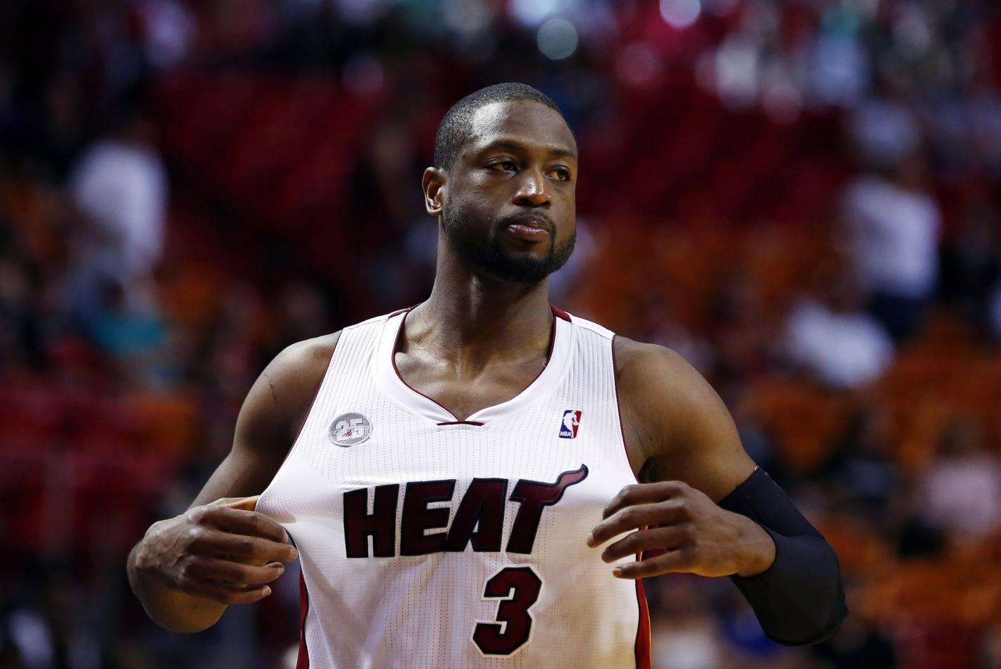 记者：中超收官战赛后，西海岸将为邵佳一举办告别仪式（据记者透露，中超末轮结束后，西海岸将为邵佳一举行告别仪式）