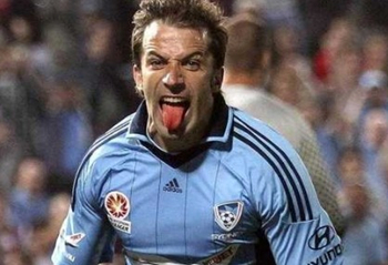 英超最新积分榜：阿森纳6分优势领跑，曼联输球排第10（英超积分最新形势：阿森纳领先6分居首，曼联告负跌至第10）