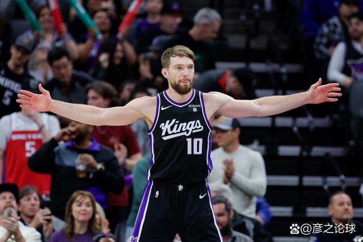 女友：差点因奥尔莫嚼口香糖声音大而搬家，若分手真得上头条（女友爆料：险因奥尔莫嚼口香糖太响搬家，真分手准上头条）