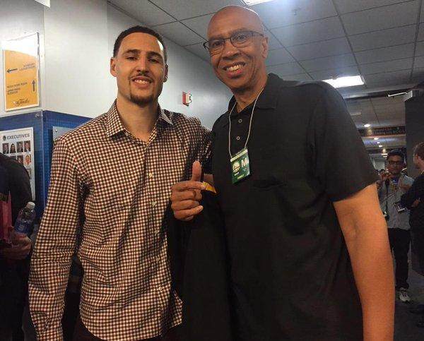 拉卡泽特回到酋长球场，观看并解说枪手对阵拜仁的比赛（拉卡泽特重返酋长球场，现场解说阿森纳对拜仁之战）