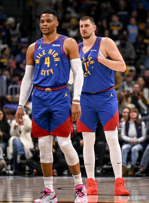 TA：多家豪门关注小将斯密特，阿尔克马尔对其估价约6000万欧（TA：阿尔克马尔为斯密特标价约6000万欧，多家豪门密切关注）