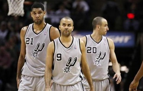 新疆一家进出口贸易公司向阿图什市捐赠足球场，价值1亿元（新疆某进出口贸易公司向阿图什市捐建价值1亿元的足球场）