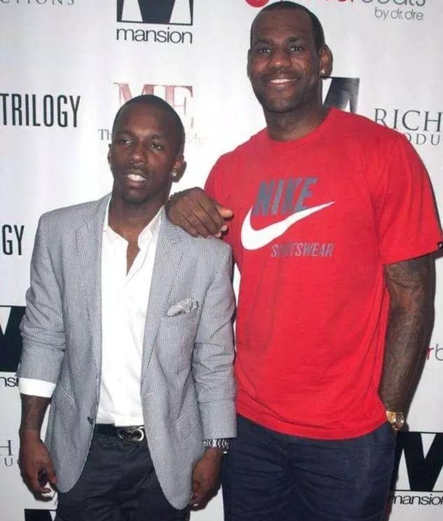 一只猫咪闯入罗马赛前发布会，加斯佩里尼：让它替我回答！（罗马赛前发布会遭猫乱入，加斯佩里尼：让它替我答！）