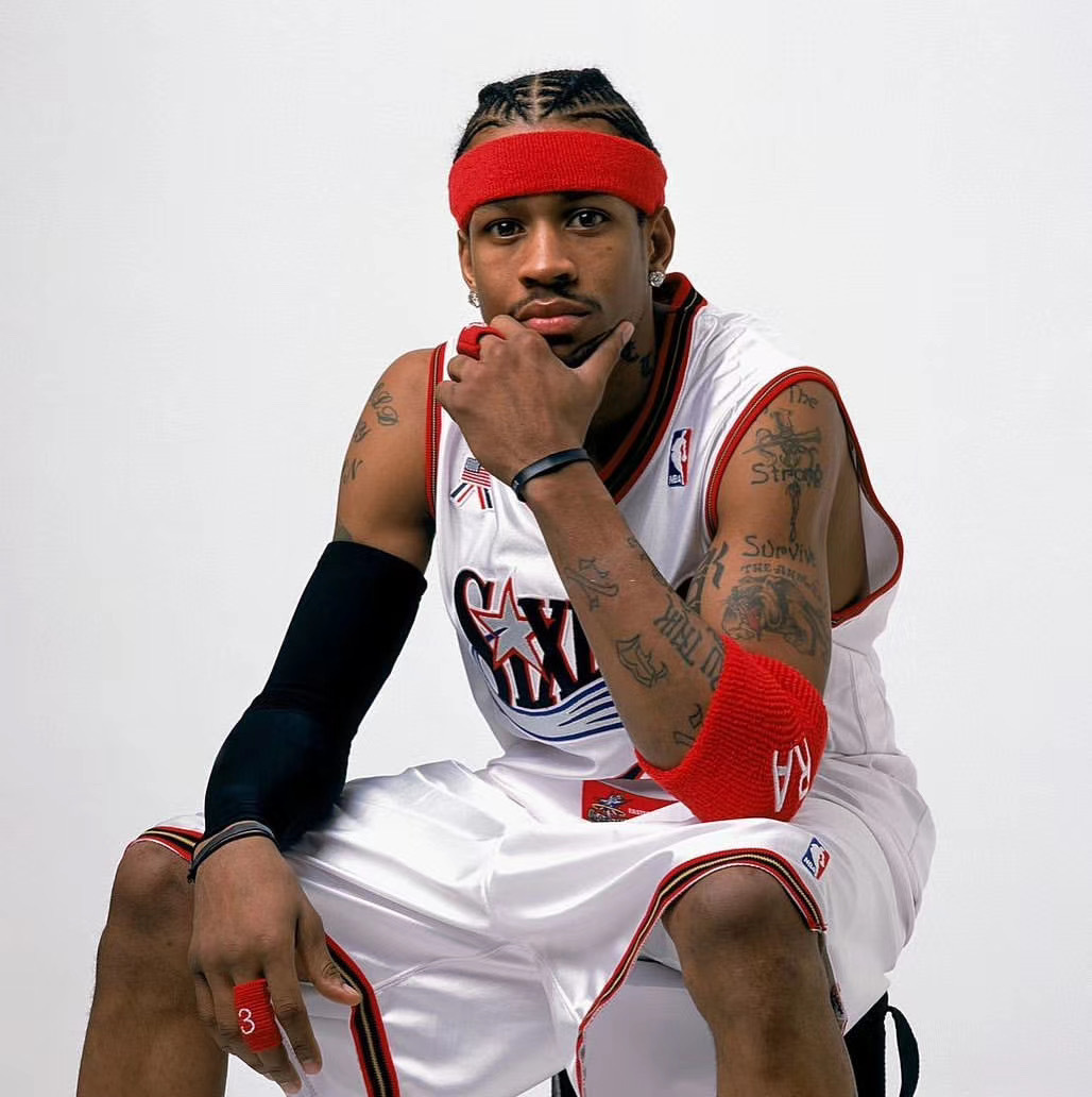 带队三连冠 校史得分王！火花球员里奇亚·杰克逊高中5号球衣退役（从三连冠到校史得分王：火花球员里奇亚·杰克逊高中5号球衣正式退役）