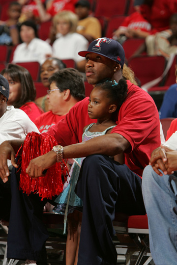 足协杯决赛火爆，观众超3.5万，票房破700万（足协杯决赛热度爆棚，3.5万+观众到场，票房突破700万）