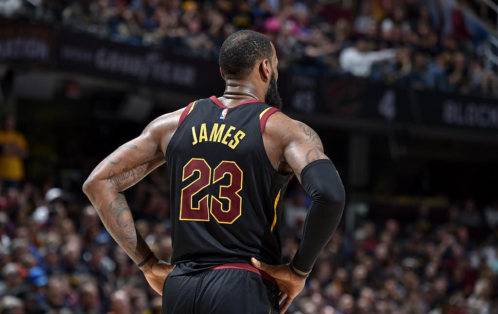 拜仁莱万多夫斯基关键进球锁定胜局（莱万致胜球助拜仁全取三分）