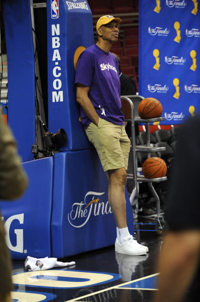 米体：劳塔罗近6个月奔波10.4万公里参加比赛，能绕地球三圈（米体：劳塔罗过去半年征战10.4万公里，足以绕地球三圈）