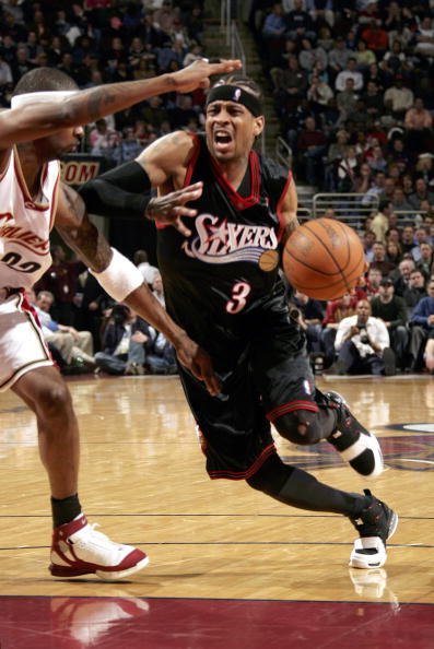 内马尔回应夜店传闻，坦言膝伤恢复艰难获心理援助（内马尔回应夜店传闻：直言膝伤复健艰难，已接受心理支持）