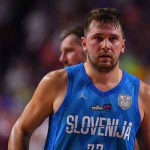 阿斯：西足协主席介入亚马尔事件；国家队和巴萨队医关系不睦（阿斯：西足协主席出面调停亚马尔风波，国家队与巴萨队医关系紧张）