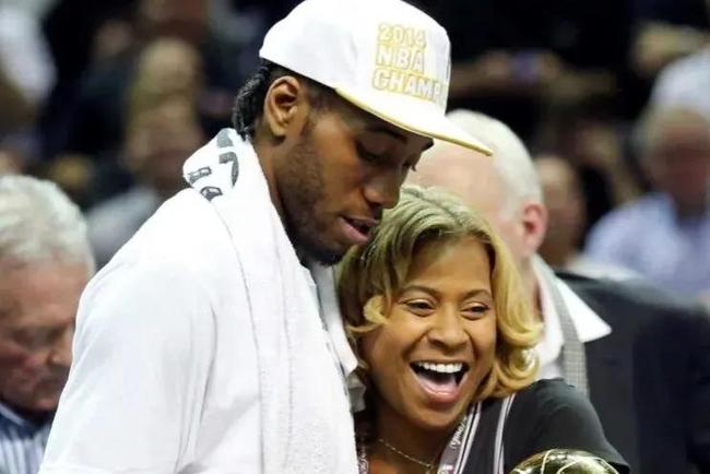 玉昆外援奥斯卡在老家开车时车辆突然起火，好在人没事（玉昆外援奥斯卡在老家驾车遭遇车辆自燃，所幸人身无恙）