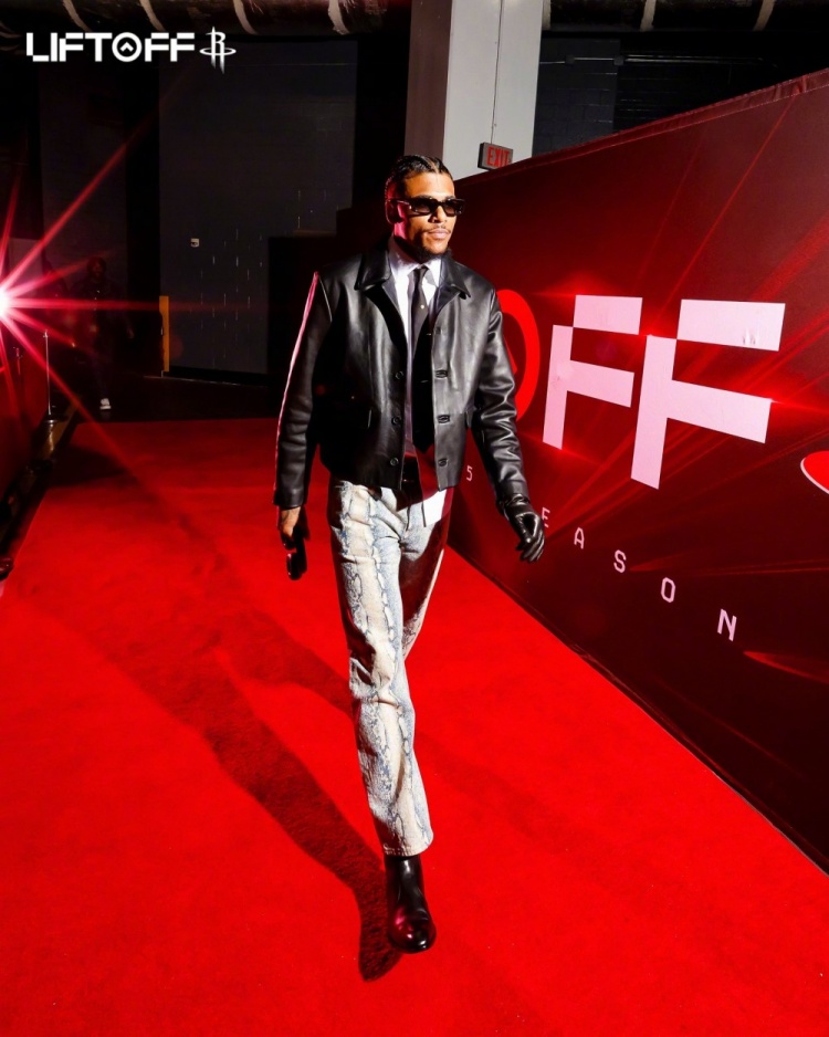 官方：除了被停赛一场之外，阿莱格里还被罚款1万欧元（官方通报：阿莱格里被禁赛一场并处以1万欧元罚款）