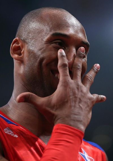 真要走了？孙兴慜在赛后领奖前多次拒绝佩戴队长袖标（离队信号？孙兴慜赛后颁奖前屡次拒绝戴队长袖标）