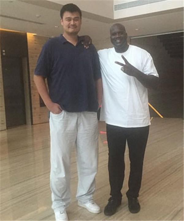 图片报：多特蒙德连伤两主力后卫，预计面临数周缺阵（图片报称，多特蒙德两名主力后卫先后受伤，预计将缺阵数周）